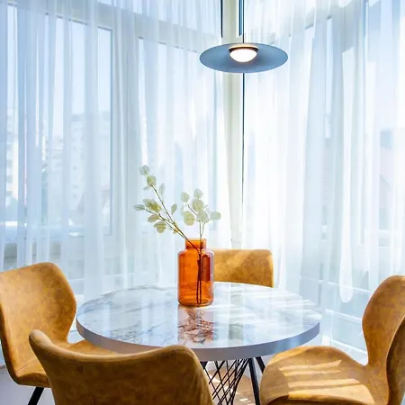 Apartament Prestige At Komuna E Parisit *
